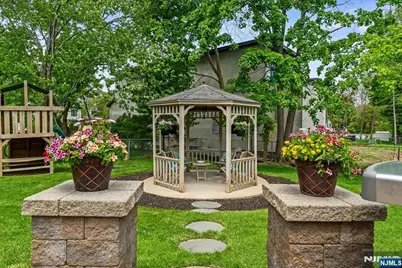 670 Swathmore Lane, Paramus, NJ 07652 - Photo 41