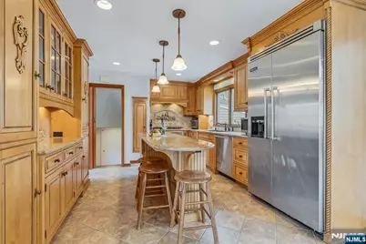 670 Swathmore Lane, Paramus, NJ 07652 - Photo 11