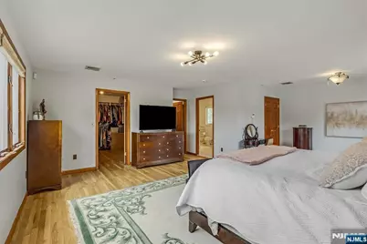 670 Swathmore Lane, Paramus, NJ 07652 - Photo 23