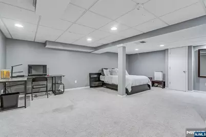 670 Swathmore Lane, Paramus, NJ 07652 - Photo 37