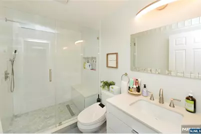 25-14 Berdan Avenue, Fair Lawn, NJ 07410 - Photo 11