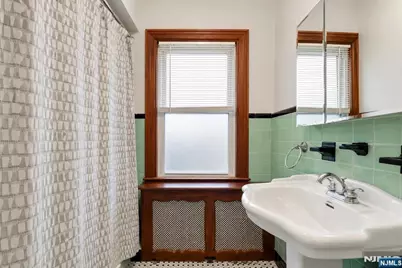 1119 Stonewall Lane, Secaucus, NJ 07094 - Photo 27