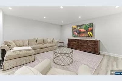 29 Roslyn Avenue, Englewood Cliffs, NJ 07632 - Photo 37