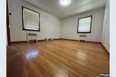 35 Edsall Avenue 1st Fl #1st fl, Palisades Park, NJ 07650 - Photo 3