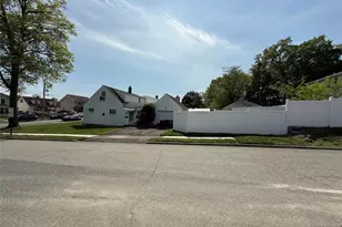 65 Hamilton Ave, Elmwood Park, NJ 07407 - Photo 5