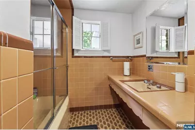 25 Carnot Avenue, Woodcliff Lake, NJ 07677 - Photo 15