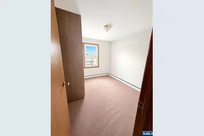 284 Livingston 2nd Floor #2nd floor, Lyndhurst Township, NJ 07071 - Photo 5