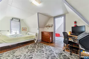186 Oakwood Ave, Cliffside Park, NJ 07010 - Photo 19