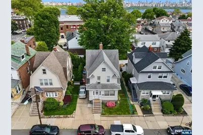 186 Oakwood Avenue, Cliffside Park, NJ 07010 - Photo 23