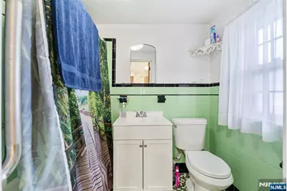 186 Oakwood Avenue, Cliffside Park, NJ 07010 - Photo 9