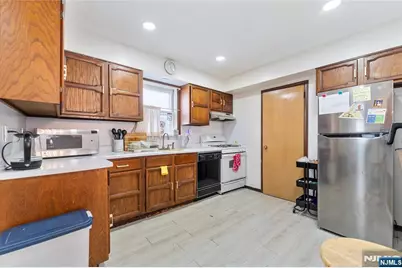 186 Oakwood Avenue, Cliffside Park, NJ 07010 - Photo 7