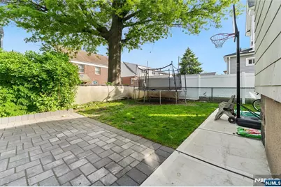 186 Oakwood Avenue, Cliffside Park, NJ 07010 - Photo 21