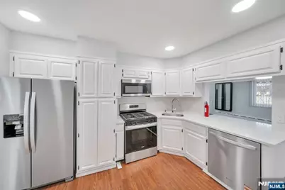 231 Hillside Avenue, Paramus, NJ 07652 - Photo 11