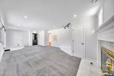 231 Hillside Avenue, Paramus, NJ 07652 - Photo 15