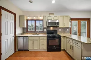 8 Garden Pl, Cranford Township, NJ 07016 - Photo 7
