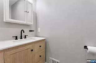 257 Woodlawn Ave, Jersey City, NJ 07305 - Photo 15