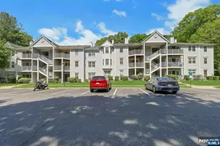 601 Lilac Ln, Mahwah, NJ 07430 - Photo 1
