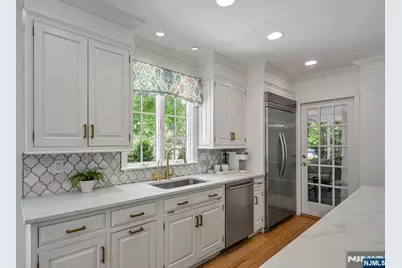 151 Valley View Avenue, Ridgewood, NJ 07450 - Photo 11