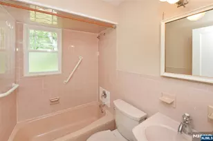 28-19 Warren Rd, Fair Lawn, NJ 07410 - Photo 9