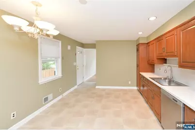 28-19 Warren Road, Fair Lawn, NJ 07410 - Photo 5