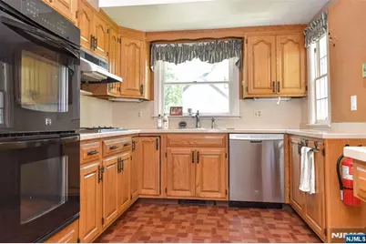 161 Wyckoff Avenue, Wyckoff Township, NJ 07481 - Photo 5