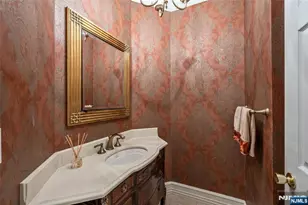 4 Hetzel Dr, Mahwah, NJ 07430 - Photo 15