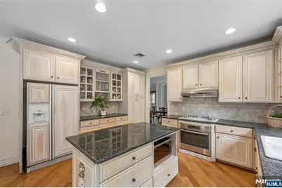 4 Hetzel Drive, Mahwah, NJ 07430 - Photo 9