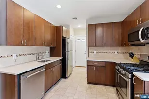 194 Parkway, Maywood, NJ 07607 - Photo 15