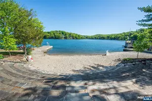 42 Main Beach Rd, Ringwood, NJ 07456 - Photo 37