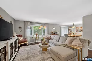 51 Sunset Ct 51, Mahwah, NJ 07430 - Photo 9