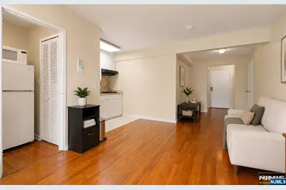 2160 Center Avenue 5U #5U, Fort Lee, NJ 07024 - Photo 3