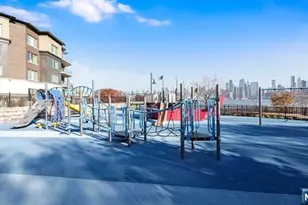 150 Henley Pl, Weehawken, NJ 07086 - Photo 17