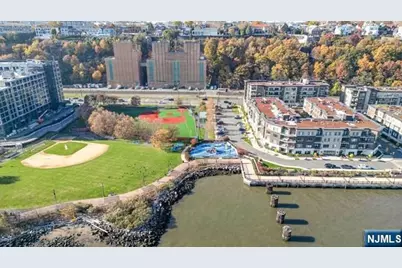 150 Henley Place, Weehawken, NJ 07086 - Photo 15