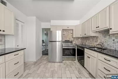 160 Overlook Avenue 2C #2C, Hackensack, NJ 07601 - Photo 3