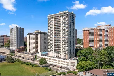 160 Overlook Avenue 2C #2C, Hackensack, NJ 07601 - Photo 1