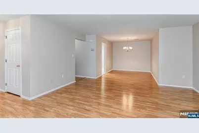 2055 Charles Court, Mahwah, NJ 07430 - Photo 5