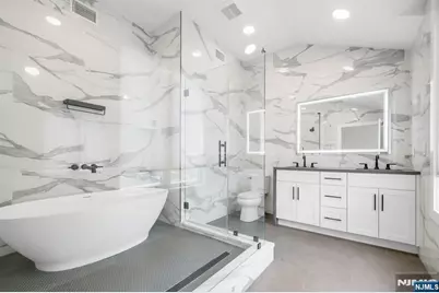 139 Philip, Elmwood Park, NJ 07407 - Photo 19