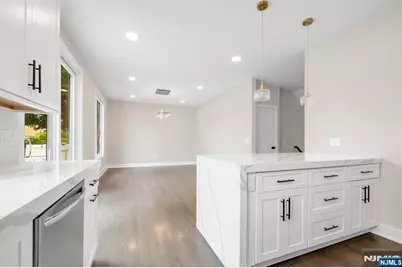139 Philip, Elmwood Park, NJ 07407 - Photo 9