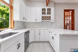 17 Hickory Dr, Oakland, NJ 07436 - Photo 9