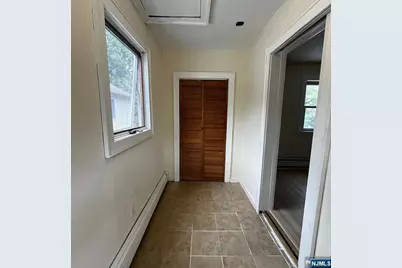 195 Pleasant Avenue, Bergenfield, NJ 07621 - Photo 5