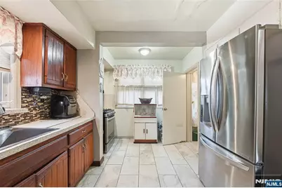 52 Harcourt Avenue, Bergenfield, NJ 07621 - Photo 9