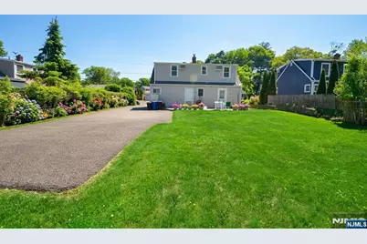 9 Pine Street, Midland Park, NJ 07432 - Photo 5