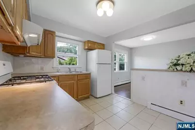 24 Van Vliet Court 2 #2, Clifton, NJ 07013 - Photo 9