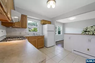 24 Van Vliet Ct 2, Clifton, NJ 07013 - Photo 9