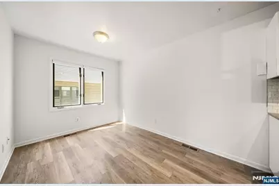 161 Roosevelt Place, Palisades Park, NJ 07650 - Photo 5