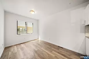 161 Roosevelt Pl, Palisades Park, NJ 07650 - Photo 5