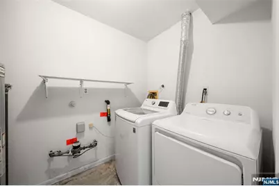 161 Roosevelt Place, Palisades Park, NJ 07650 - Photo 17