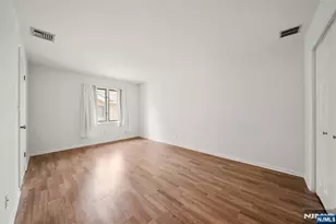 161 Roosevelt Pl, Palisades Park, NJ 07650 - Photo 11