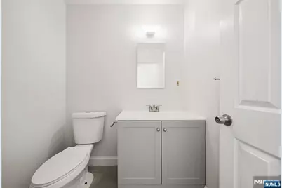 161 Roosevelt Place, Palisades Park, NJ 07650 - Photo 9