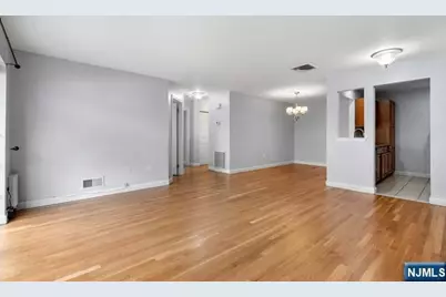 400 Crown Court 581 #581, Edgewater, NJ 07020 - Photo 5